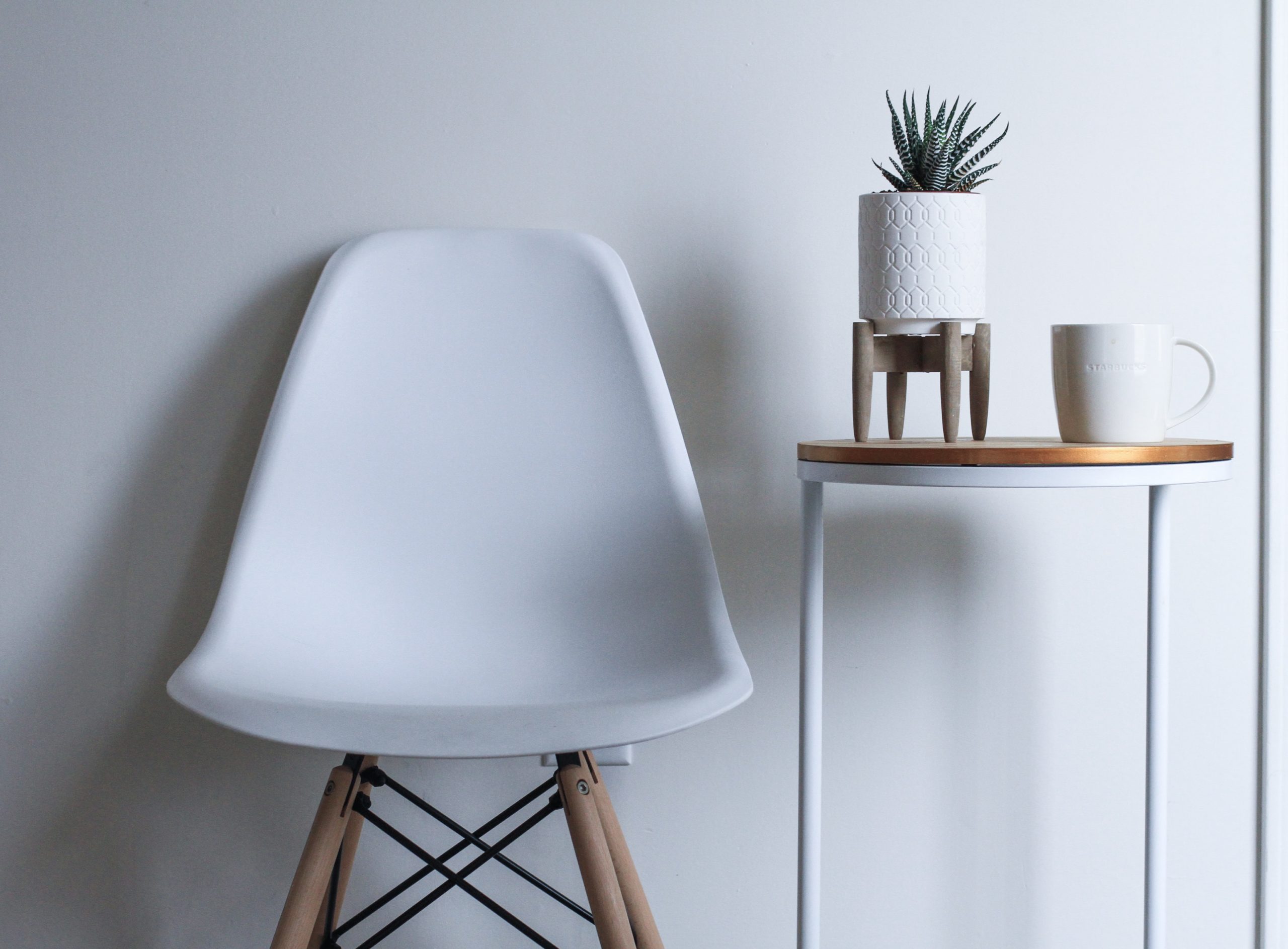 北欧家具椅子の名作を知っていますか？有名デザイナーの製品の魅力に 