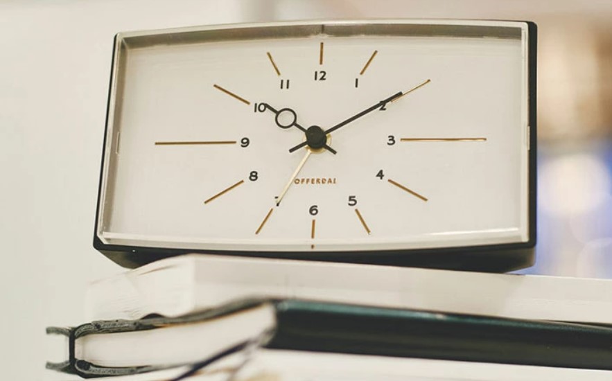 ミッドセンチュリーの置き時計10選！レトロ＆モダンなデザインで部屋を 