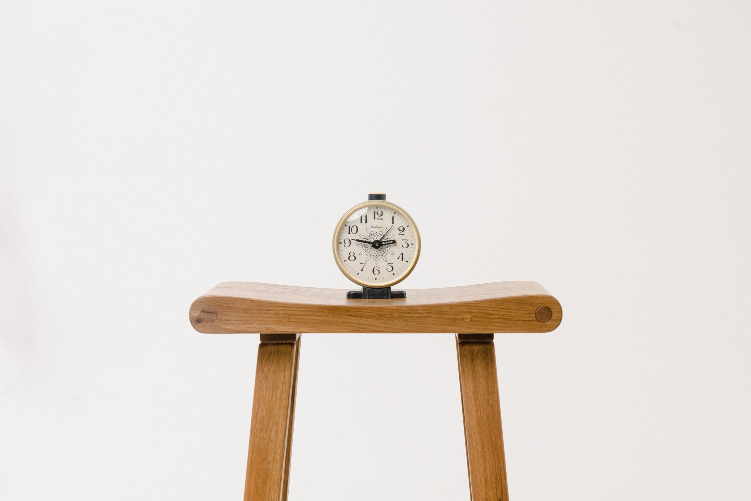 ミッドセンチュリーの置き時計10選！レトロ＆モダンなデザインで部屋を個性的に彩ろう | TWIST/ツイスト